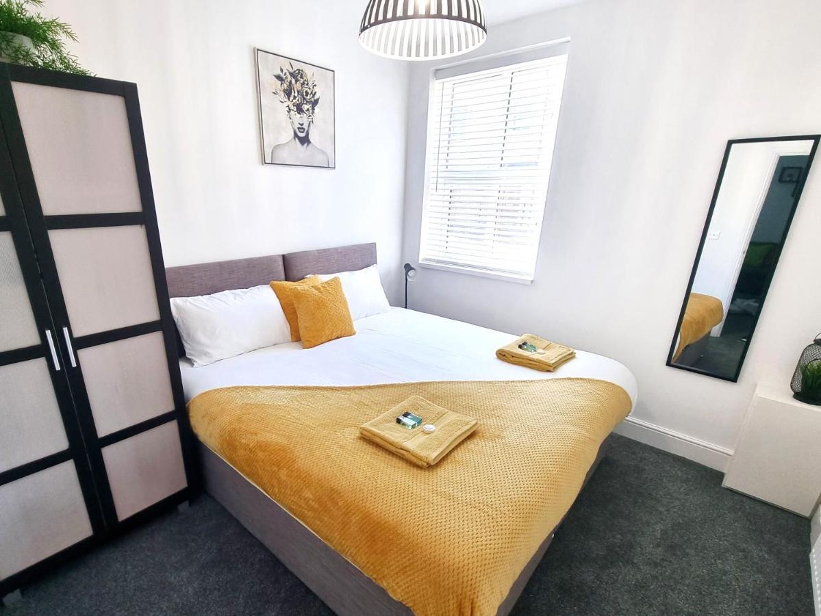 Stylish 2 Bed Apartment With Free Parking, Speed Wifi, Free Parking Colchester Exterior foto