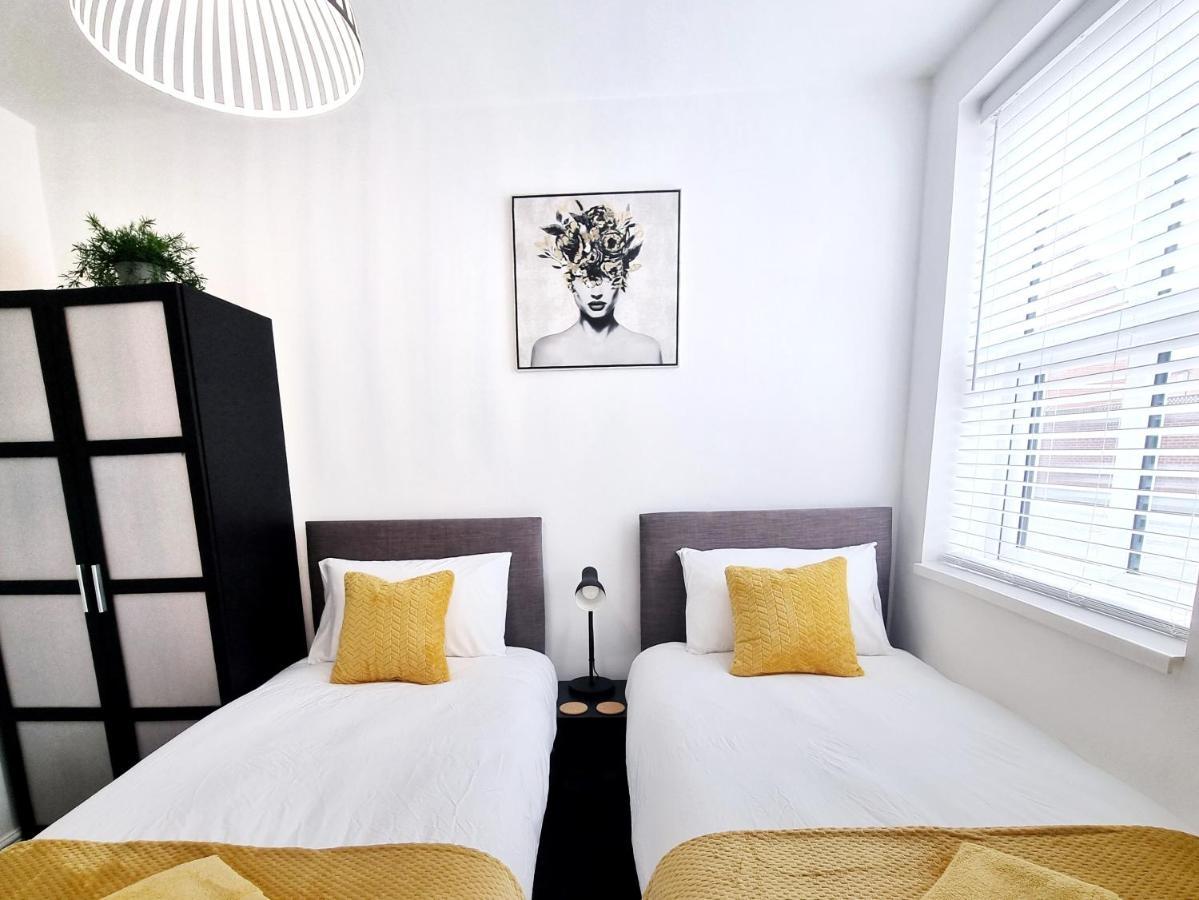 Stylish 2 Bed Apartment With Free Parking, Speed Wifi, Free Parking Colchester Exterior foto